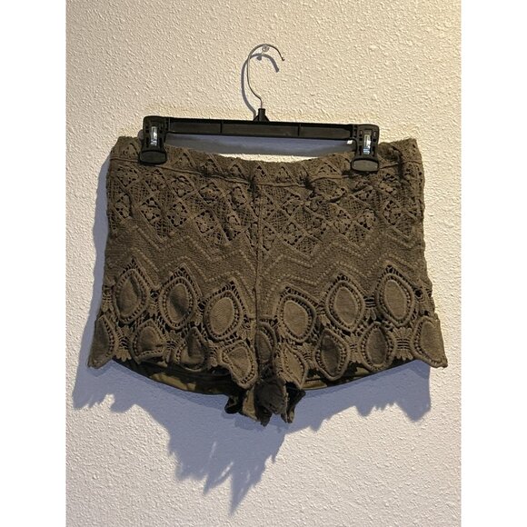 Lovetree Green Crochet Floral Design Shorts Size LARGE - Picture 1 of 4